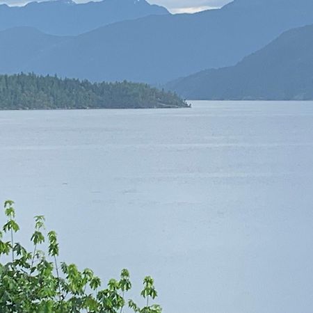 Shoreside Private Room Sechelt Exterior photo