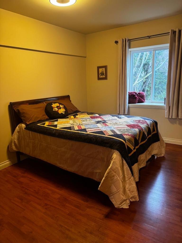 Shoreside Private Room Sechelt Exterior photo
