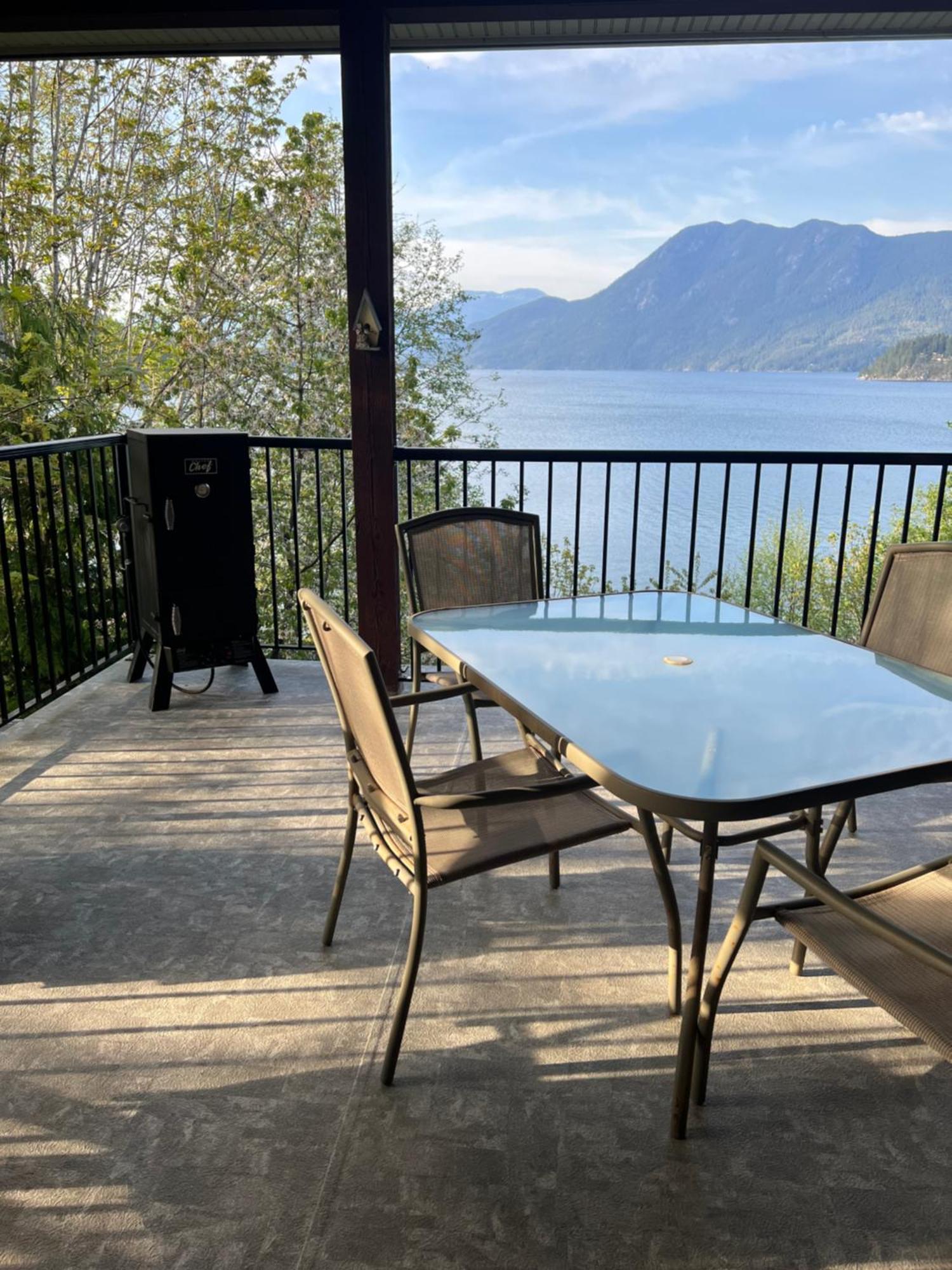 Shoreside Private Room Sechelt Exterior photo