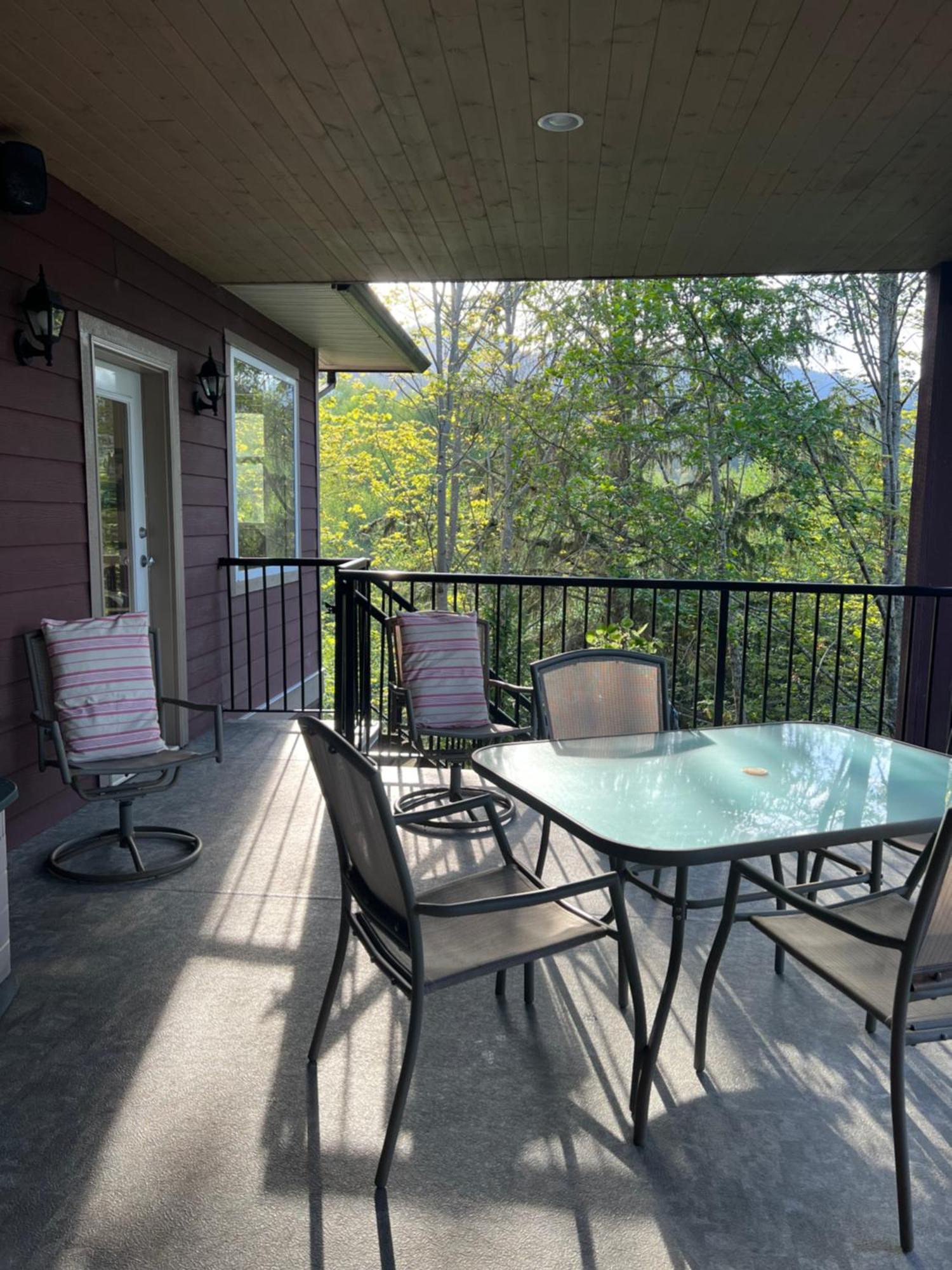 Shoreside Private Room Sechelt Exterior photo