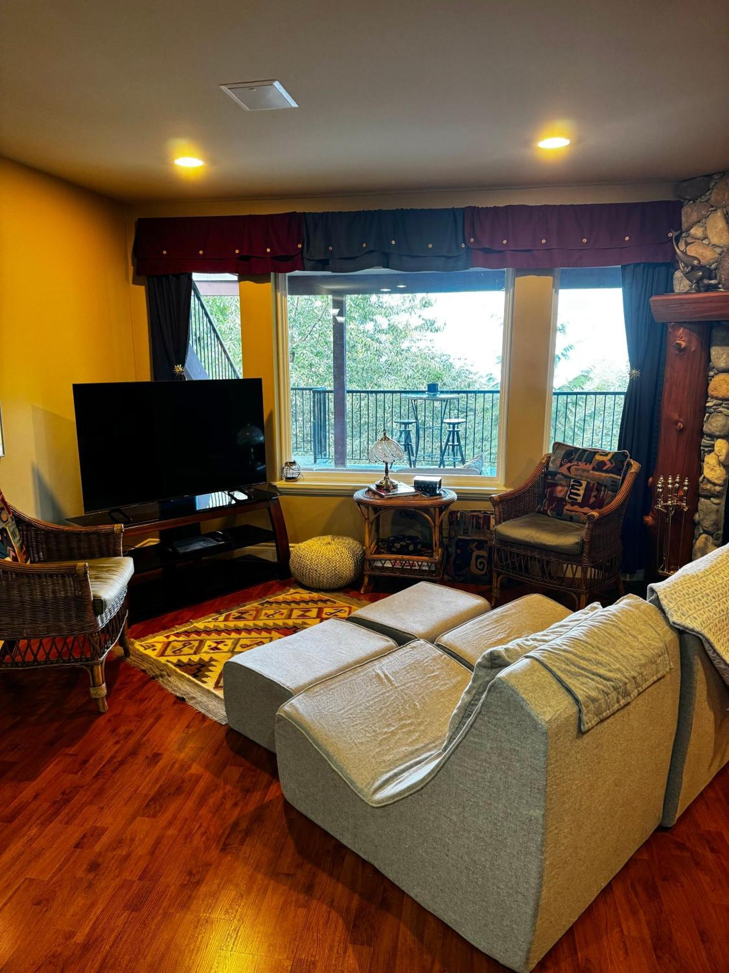 Shoreside Private Room Sechelt Exterior photo